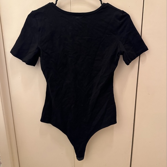 Sunro V-Neck Body Suit (Bundle) - Picture 2 of 4
